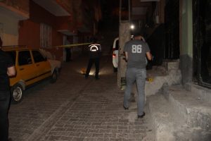 Park yeri kavgası: 1'i polis 5 yaralı