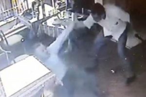 Tabancayla vurulup başı çekiçle ezilen adam öldü