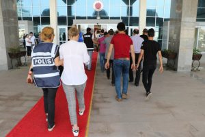 FETÖ'cüleri yurt dışına kaçıran çete çökertildi