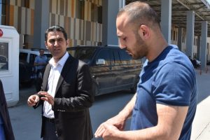 Seçim aracına saldırı!