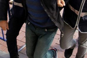 Firari müfettiş otostop çekerek bindiği araçta yakalandı