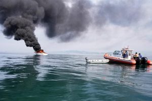 Yalova'da yat alev alev yanıp battı!