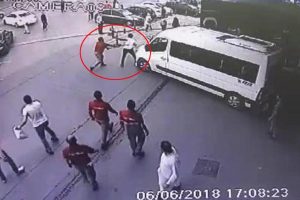 Minibüs sürücüsü polise saldırdı