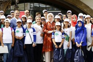 Emine Erdoğan'dan gençlere sahur daveti