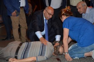 AK Partili adaydan yaralıya müdahale