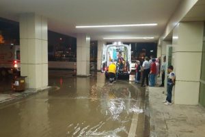 Kocaeli'de yağmur su baskınlarına neden oldu