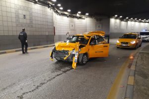 Dalgın sürücü tünele tersten girince kaza kaçınılmaz oldu
