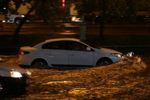 Kocaeli'de sağanak hayatı olumsuz etkiledi