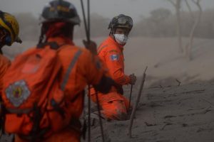 Fuego'da küllerin arasında ölü sayısı artıyor