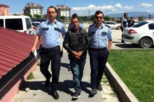Alacak kavgasında kardeşini bıçaklayarak öldürdü