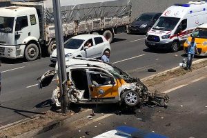 Diyarbakır'da zincirleme kaza: 2 ölü, 3 yaralı