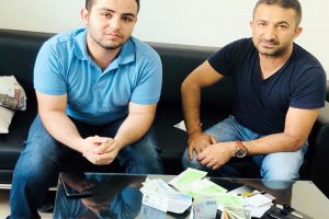 Parkta bulduğu 200 Bin TL'lik çek ve parayı...