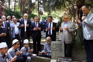 Şair Cahit Zarifoğlu kabri başında anıldı