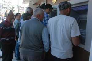 Emekliler bayram ikramiyelerini almaya başladı