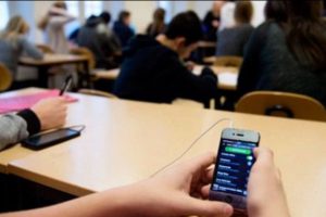Fransa'da okullarda cep telefonu yasağı