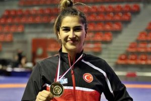 Buse Tosun altın madalya kazandı