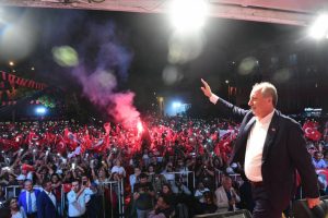 Muharrem İnce: ''Ben uzay diyorum, o 'kıraathane açacağım' diyor''