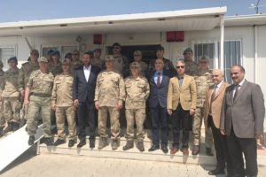 İsmail Metin Temel, askerlerle iftar yaptı