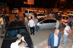 Kontrolden çıkan otomobil, park halindeki 4 araca çarptı