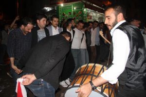 Davullu klarnetli sahur halayı
