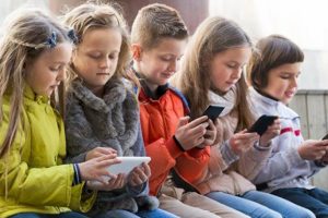 Okullarda cep telefonu kullanımına yasak geldi!