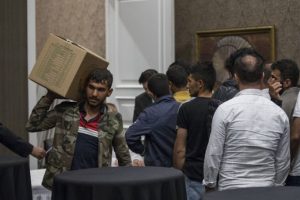 Kağıt toplayıcılara 5 yıldızlı otelde iftar