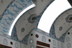 Bursa'da kubbesi açılan camiye yoğun ilgi