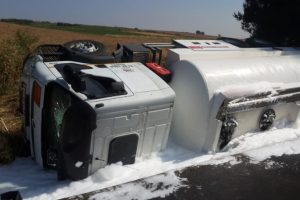 Yolcu otobüsü ile yakıt tankeri çarpıştı: 10 yaralı