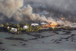 Hawaii'de lavlar 600'den fazla evi kül etti
