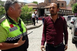 11 yıldır protez ellerle ve ehliyetsiz araç kullanan sürücü yakalandı