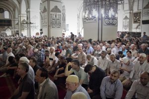 Ramazan'ın son cumasında Bursa Ulucami doldu taştı
