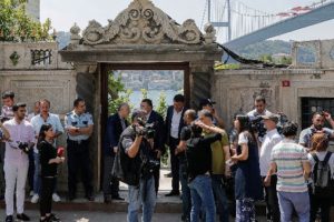 Demirören Ailesi, Kanlıca'da taziyeleri kabul ediyor