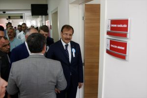 Başbakan Yardımcısı Çavuşoğlu Bursa'da: ''Bu milleti sevmiyor, ülkeyi kucaklayamıyorsunuz''