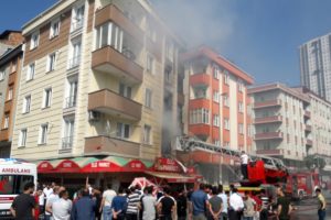 Doğalgaz patlaması: 1'i ağır 2 yaralı