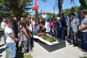 Şehit Aybüke öğretmen mezarı başında anıldı