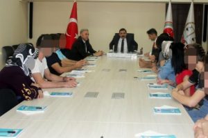 Bursa'da uyuşturucudan kurtulan gençlere karne hediyesi tablet