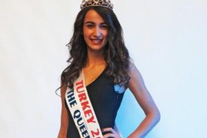 Güzellik kraliçesi şantaj iddiasıyla tutuklandı