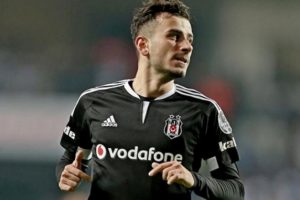 Beşiktaş'ın yıldızına flaş teklif!