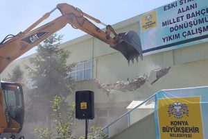 Millet Bahçesi için ilk yıkım başladı