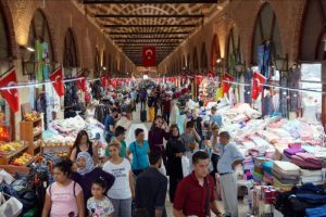 Tarihi çarşılarda bayram hareketliliği