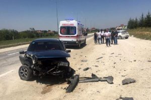Seminerden dönen öğretmenler kaza yaptı!