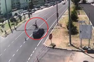Havada defalarca takla attı!