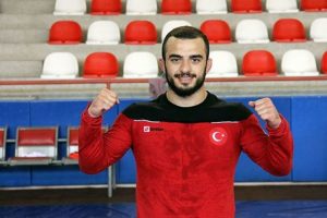 Enes Uslu gümüş madalyanın sahibi oldu