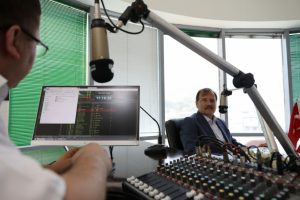 Başbakan Yardımcısı Çavuşoğlu Bursa radyolarının ortak yayına konuk oldu