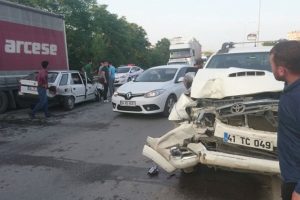 Zincirleme trafik kazası: 4 yaralı