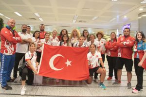 Avrupa ikincisi Ragbi Kadın Milli Takımı yurda döndü