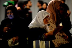 Bursa'da on binler Ulu Cami ve Emirsultan'a akın etti