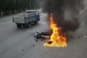 Yerdeki motosikletliyi kimse umursamadı