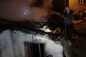 Bursa'da metruk binada çıkan yangın korku ve paniğe neden oldu!