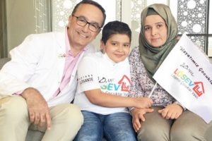 Engelli kocasına ve lösemili çocuğuna böyle baktı